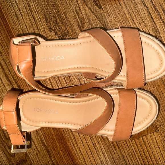 Sandals - Picture 2 of 3